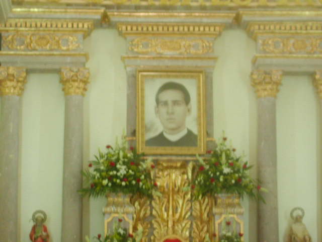 Retrato sobre altar dorado