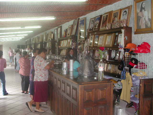 Peregrinos en el santuario
