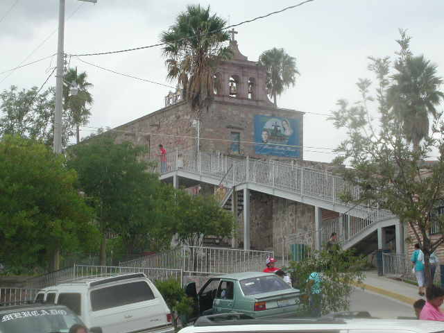 Fachada de la Iglesia de la Mesita vista desde la calle del mercado